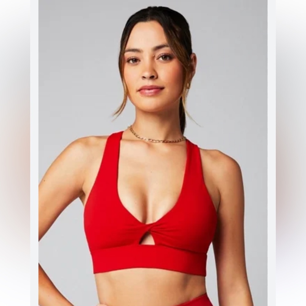 Oasis Twist Medium Impact Sports Bra -
Fabletics